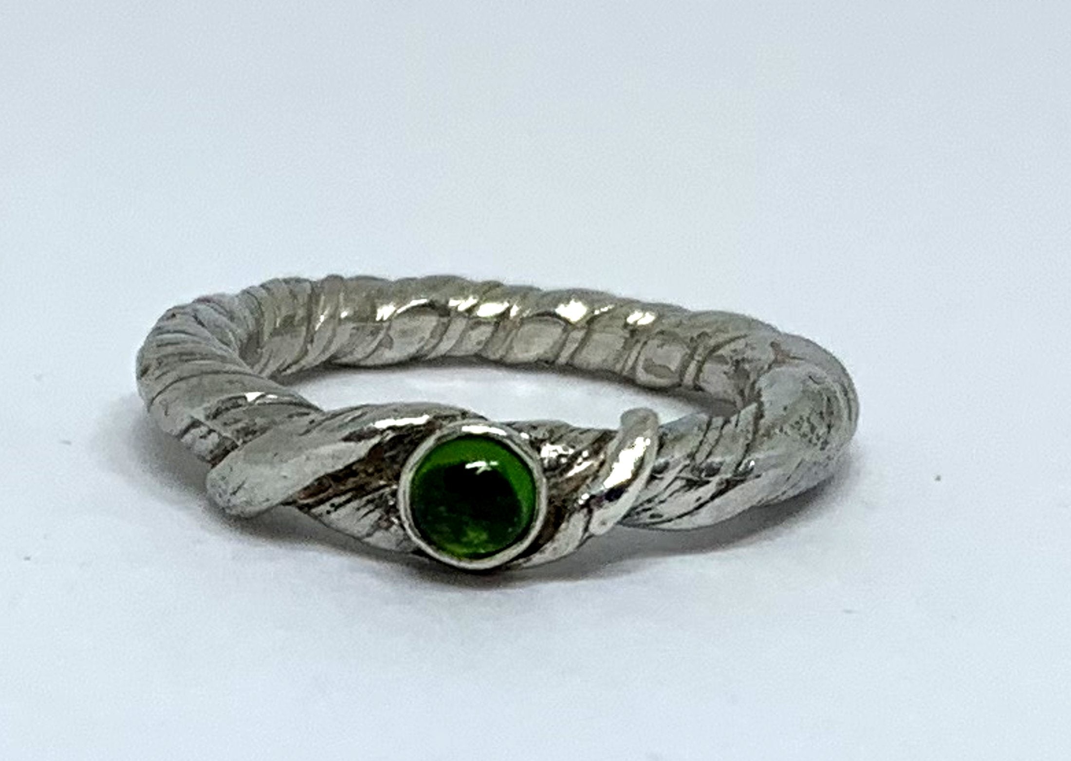 Chrome Diopside Twisted Vine ring in sterling silver