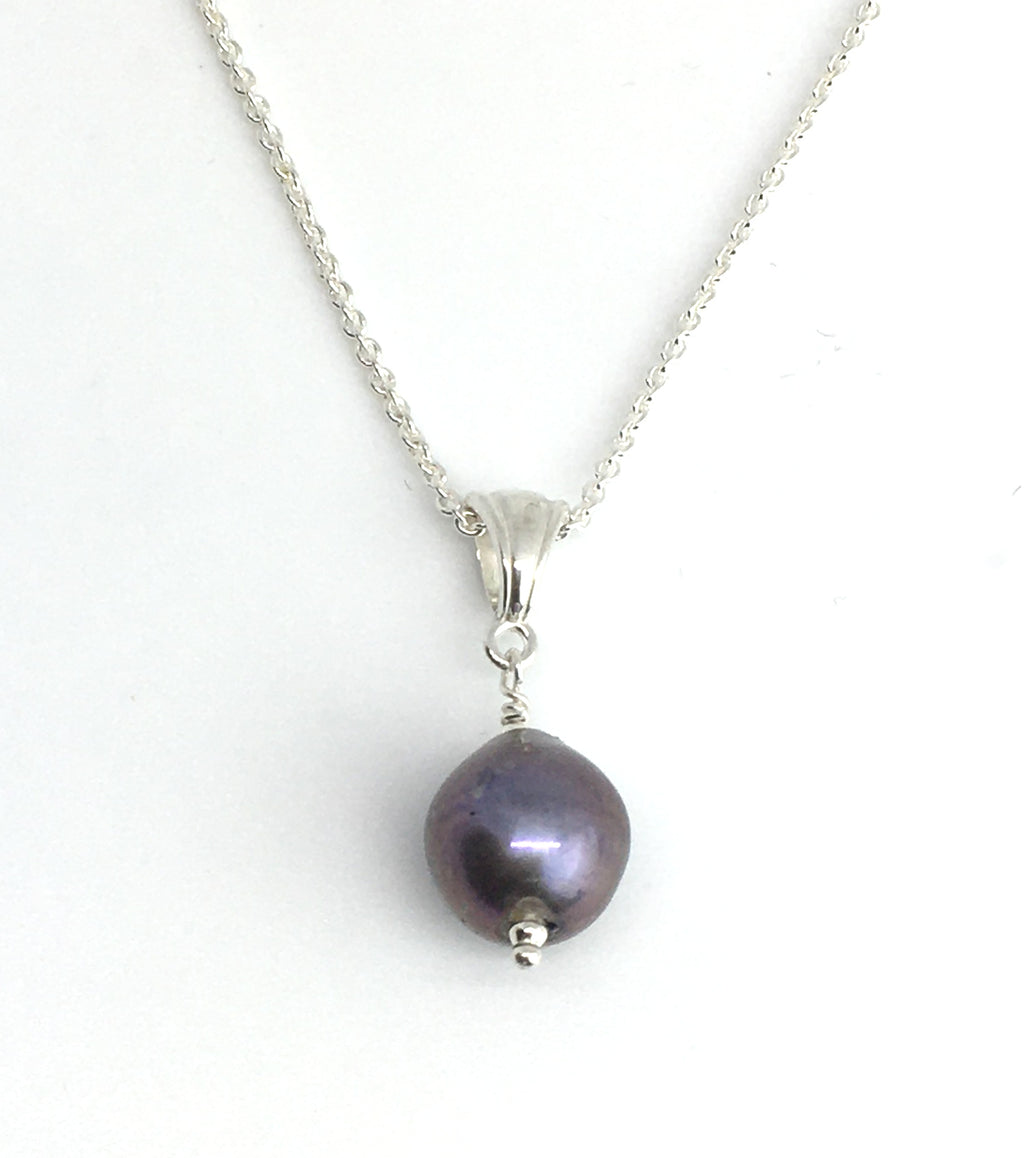 single peacock purple pearl pendant on sterling silver cable chain