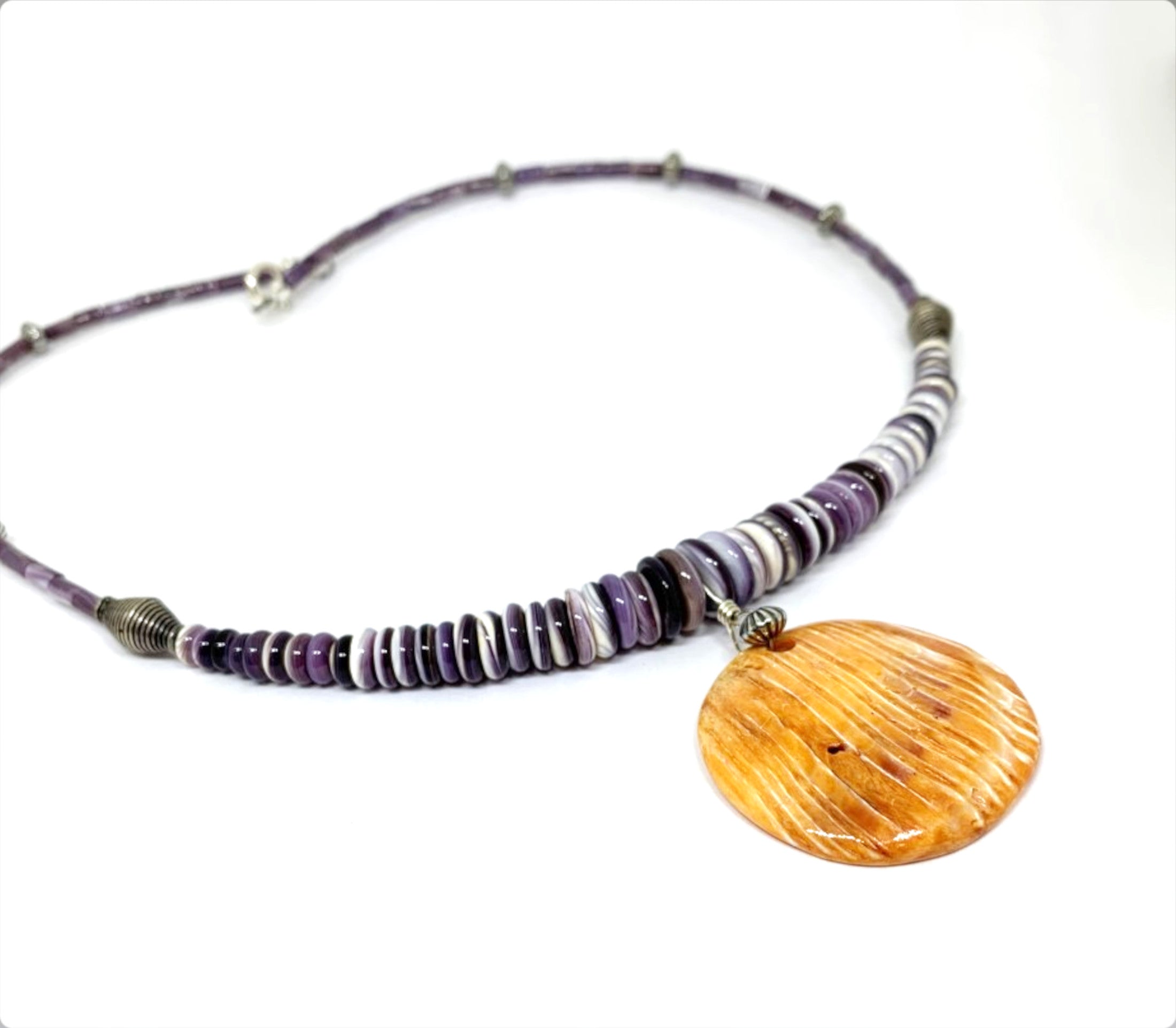 Wampum Beaded Necklace with Spiny Oyster Pendant